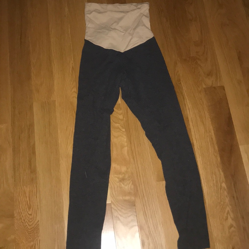 Motherhood Maternity leggings size medium